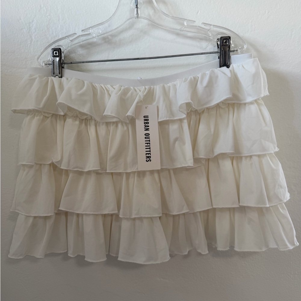 Urban Outfitters Cloud Dancer White Ruffled MiniSkirt Built in Shorts Medium NWT - Picture 4 of 9